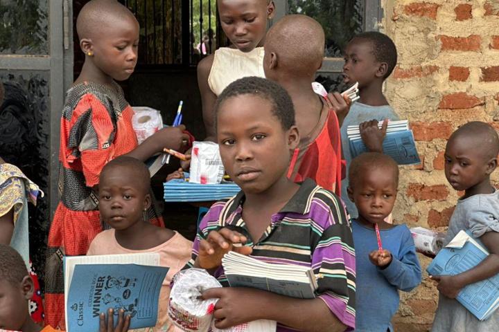 Orfanato Uganda Ayuda Urgente