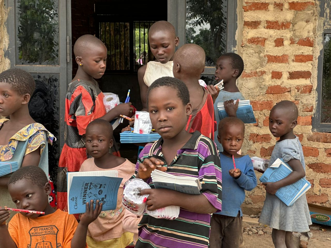 Orfanato Uganda Ayuda Urgente