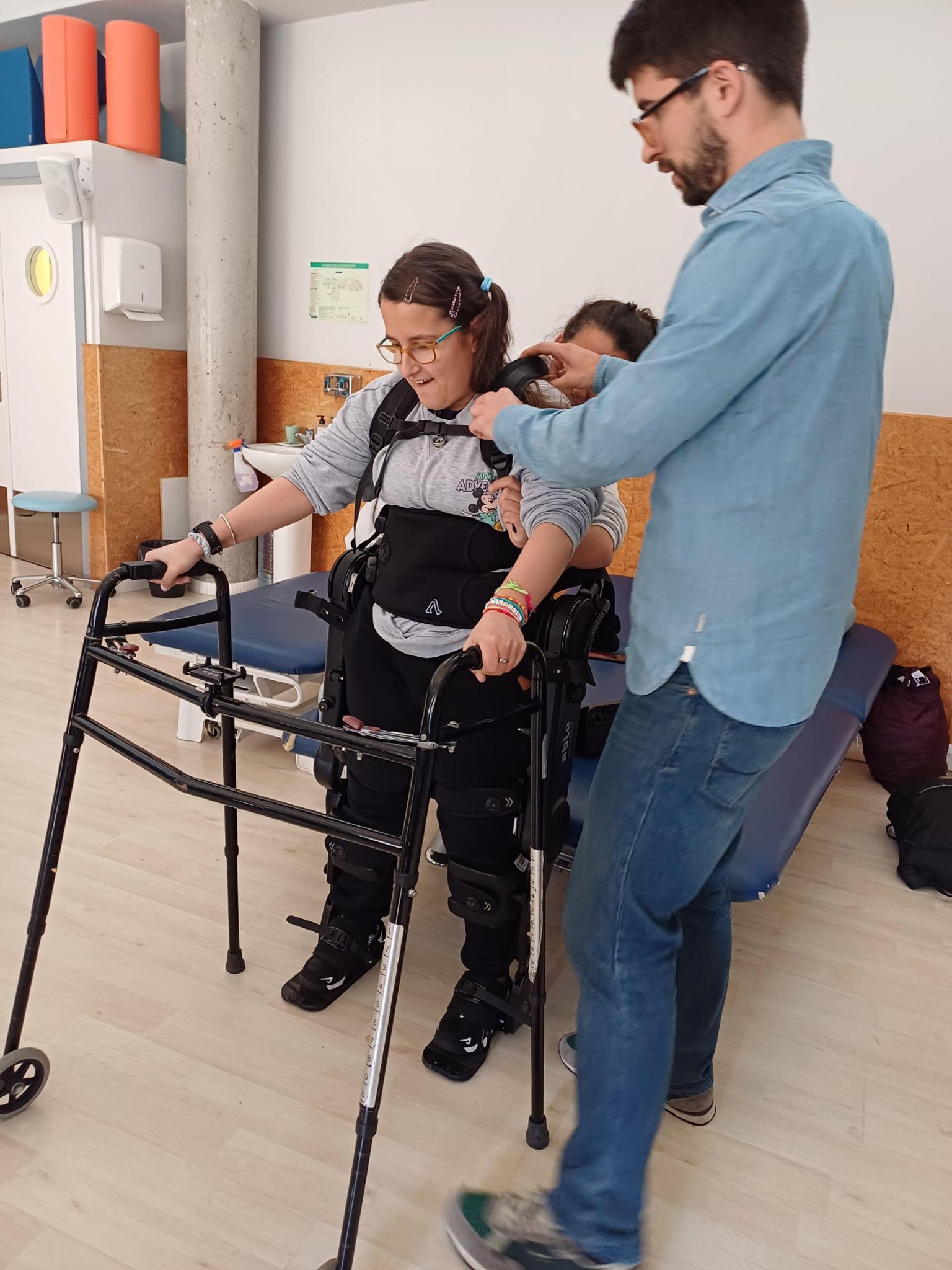 Ayuda a Esmeralda con sus terapias