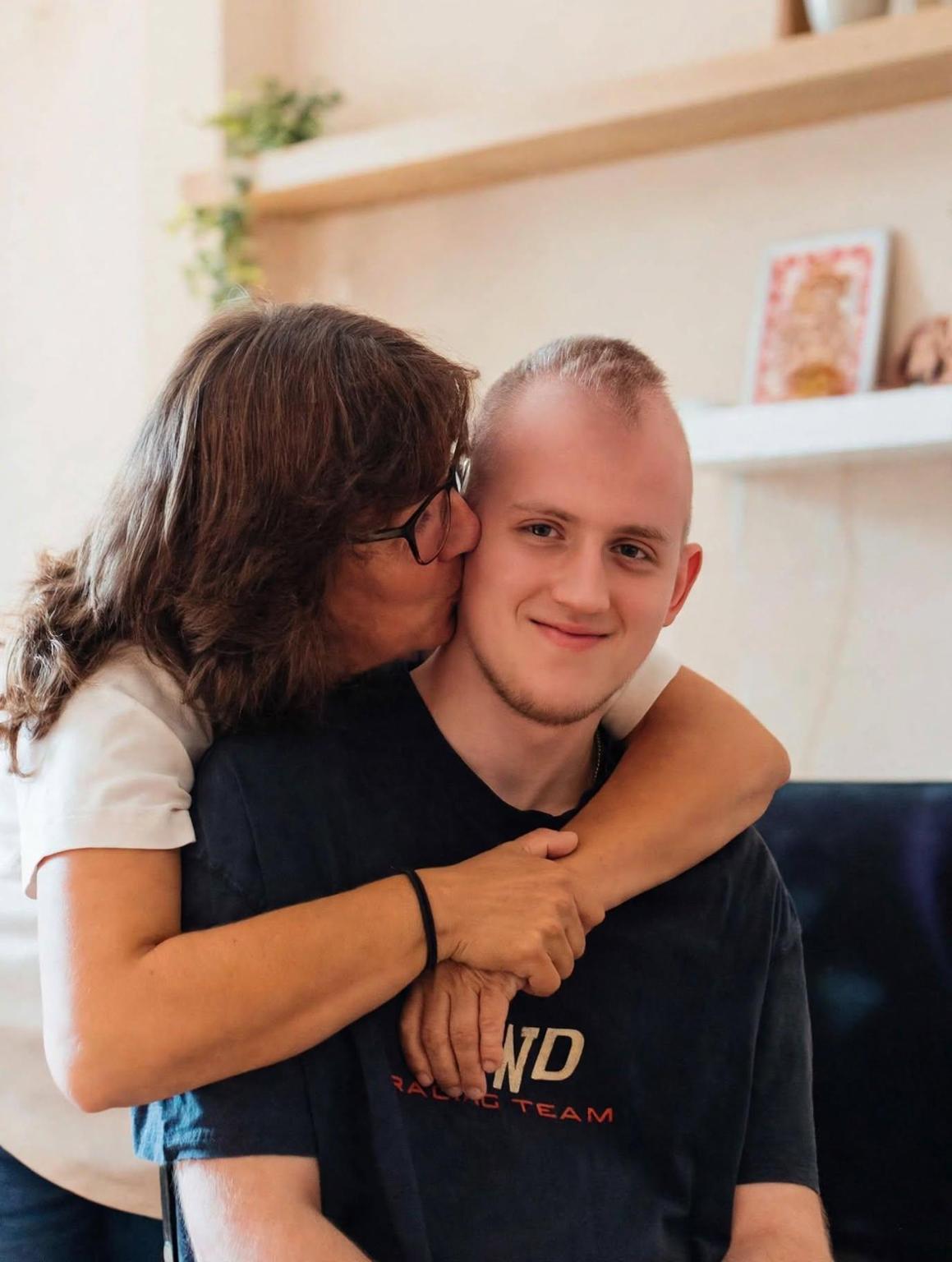La Fuerza de Lukas - Cumple 16 en Málaga, que no le falte su día a día